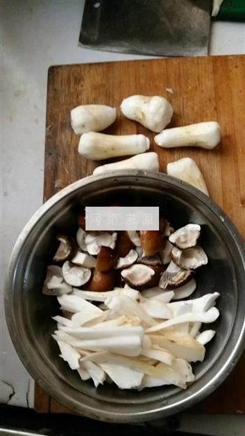 大腿蘑菇炒肉的做法步骤2