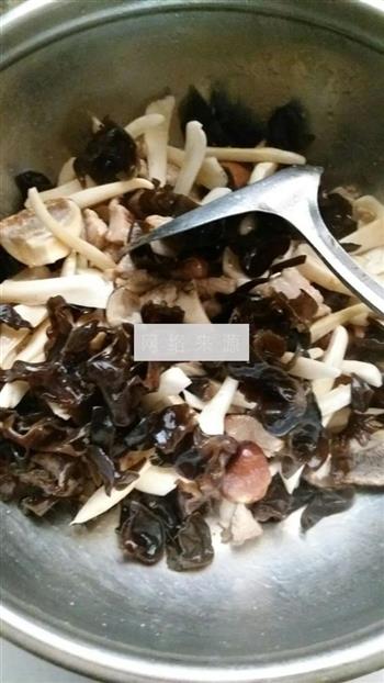 大腿蘑菇炒肉的做法步骤7