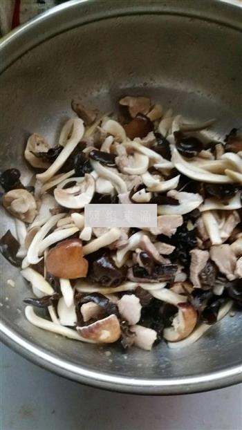 大腿蘑菇炒肉的做法步骤8