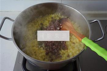 土豆牛肉炒饭的做法步骤4