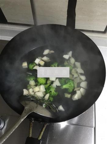 香炒什锦黑米饭的做法步骤1