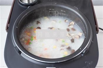 五彩虾仁粥的做法步骤7