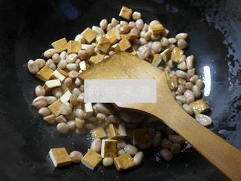香干炒花生米的做法步骤5