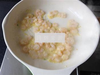 玉米豌豆炒虾仁的做法图解7