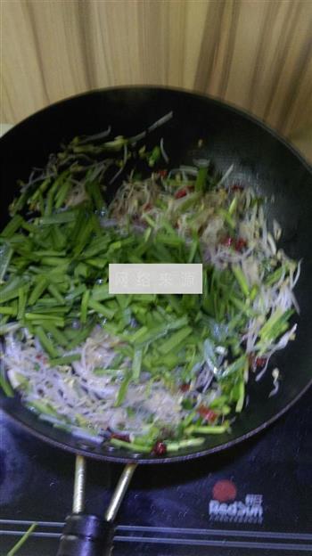 韭菜炒豆芽的做法步骤5