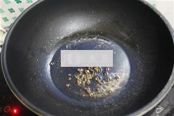 韭菜炒绿豆芽的做法步骤2