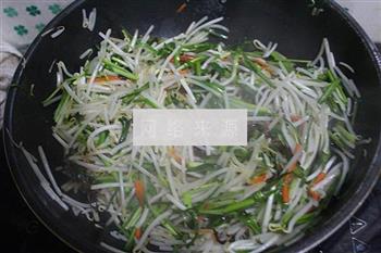 韭菜炒绿豆芽的做法步骤5