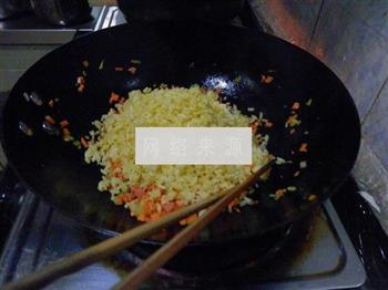 五彩蛋炒饭的做法步骤8