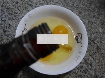 牛肉酱尖椒炒鸡蛋的做法步骤2
