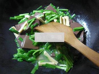 韭菜腐竹煮鸭血的做法图解5