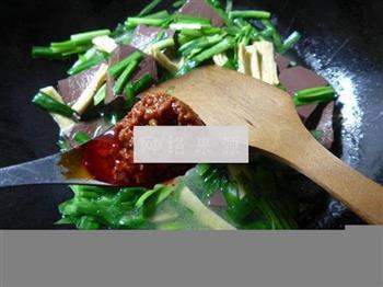 韭菜腐竹煮鸭血的做法图解8