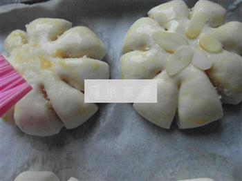 椰蓉花朵面包的做法步骤9