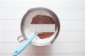 龙猫巧克力戚风蛋糕的做法步骤9
