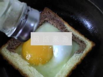 煎鸡蛋土司的做法步骤6