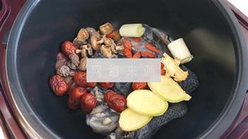 乌鸡香菇红枣汤的做法图解5