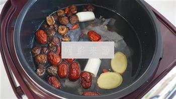 乌鸡香菇红枣汤的做法图解6
