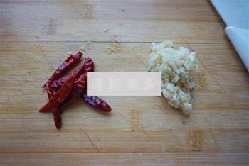 脆果仁拌菠菜的做法步骤3