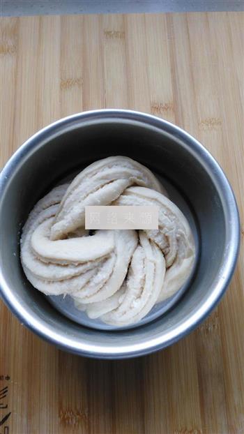 手撕椰蓉奶香面包的做法步骤10