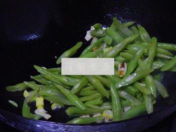清炒四季豆的做法步骤4