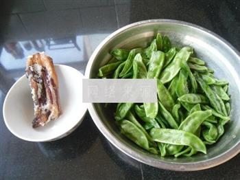 腊肉扁豆的做法步骤1