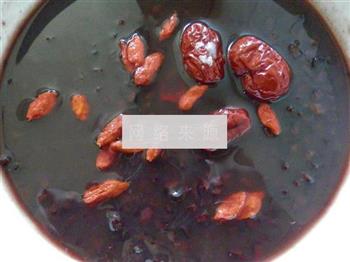 枸杞红枣黑米粥的做法步骤3