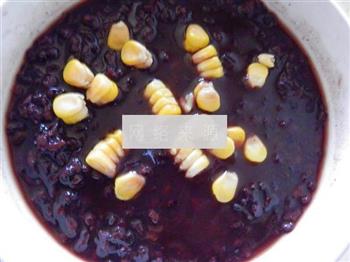 玉米黑米粥的做法步骤3