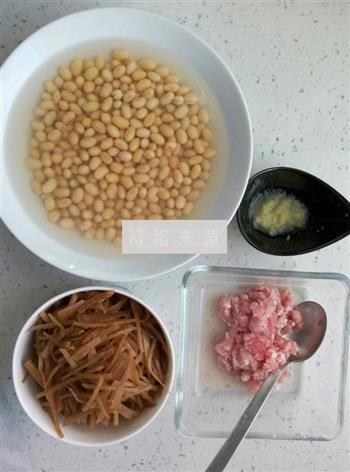 咸菜炒黄豆的做法步骤1