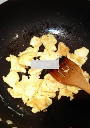 西芹木耳炒鸡蛋的做法步骤2