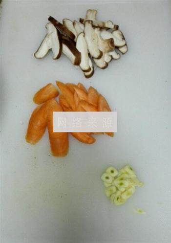 香菇炒菜花的做法步骤2