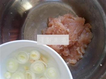 水氽鸡虾肉丸的做法步骤5