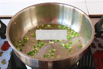 韭菜炒小米饭的做法步骤8