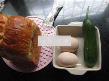 黄瓜鸡蛋三明治的做法步骤1