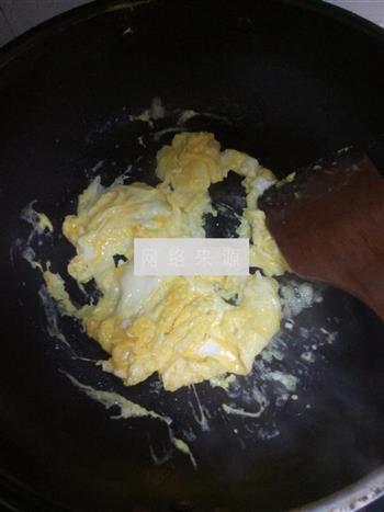韭菜炒山鸡蛋的做法步骤3