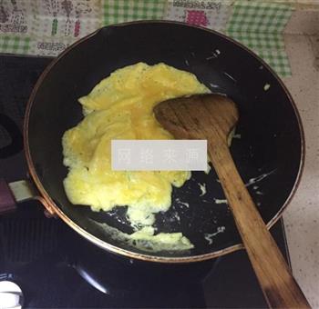 蒜苗炒鸡蛋的做法步骤2