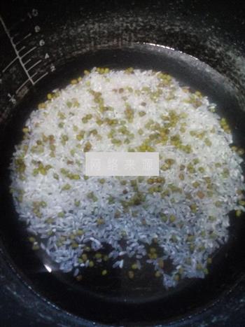 大米绿豆粥的做法图解3