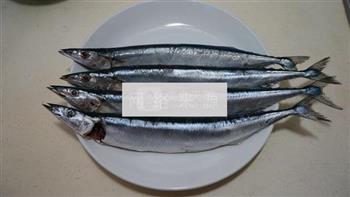 香烤秋刀鱼的做法步骤1