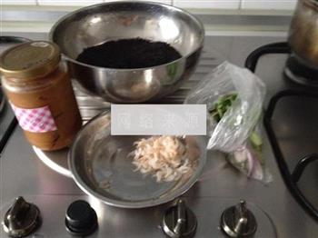 紫菜虾皮味增汤的做法图解1
