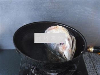 水煮鱼头的做法步骤3