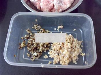 鱿鱼香菇蒸肉饼的做法步骤2