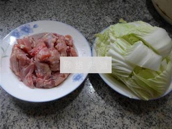 白菜煮鸡骨架的做法步骤1