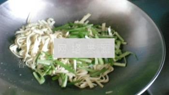 韭菜炒干豆腐的做法图解7