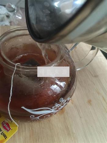 自制香滑奶茶的做法步骤2
