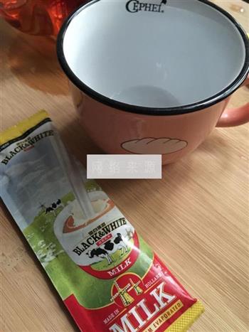 自制香滑奶茶的做法步骤3