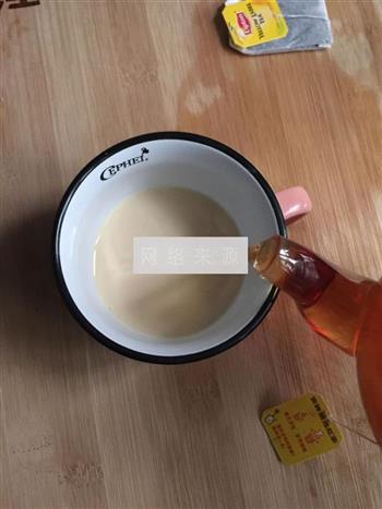 自制香滑奶茶的做法步骤5