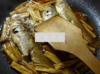 腐竹烧小黄鱼的做法步骤10