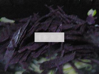 紫土豆炒肉片的做法步骤7