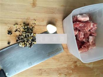 荷香豆豉蒸排骨的做法步骤2