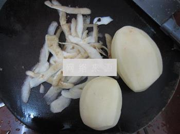 土豆腊肠焖饭的做法步骤4
