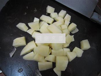 土豆腊肠焖饭的做法图解5