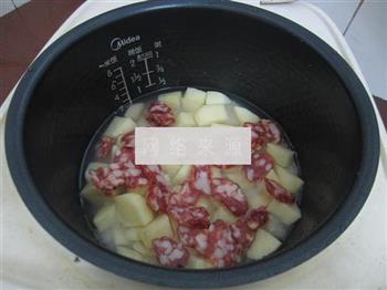 土豆腊肠焖饭的做法步骤6